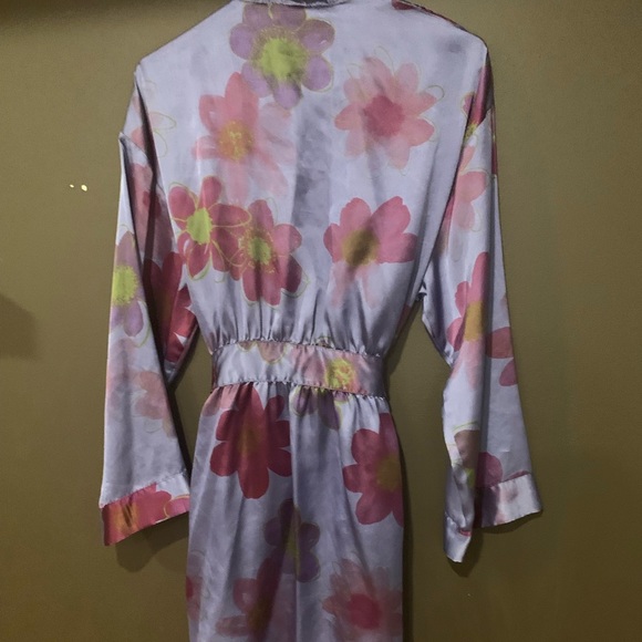 Silky Victoria Secrets Robe - Picture 2 of 3